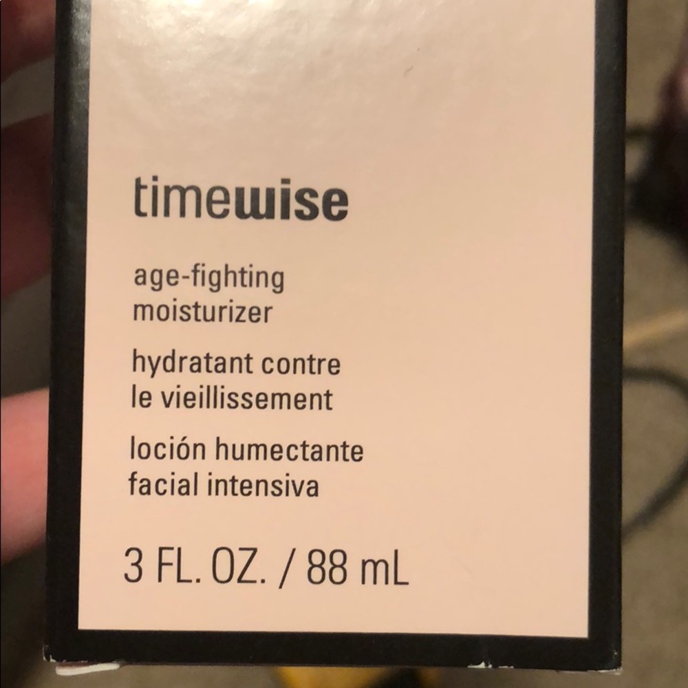 Age fighting moisturizer Combo to oily